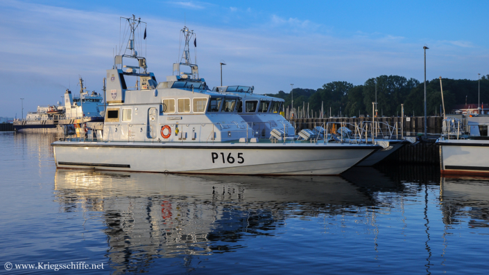 Juni 2018, P 165 ‚Example‘ im Päckchen im Kieler Marinestützpunk