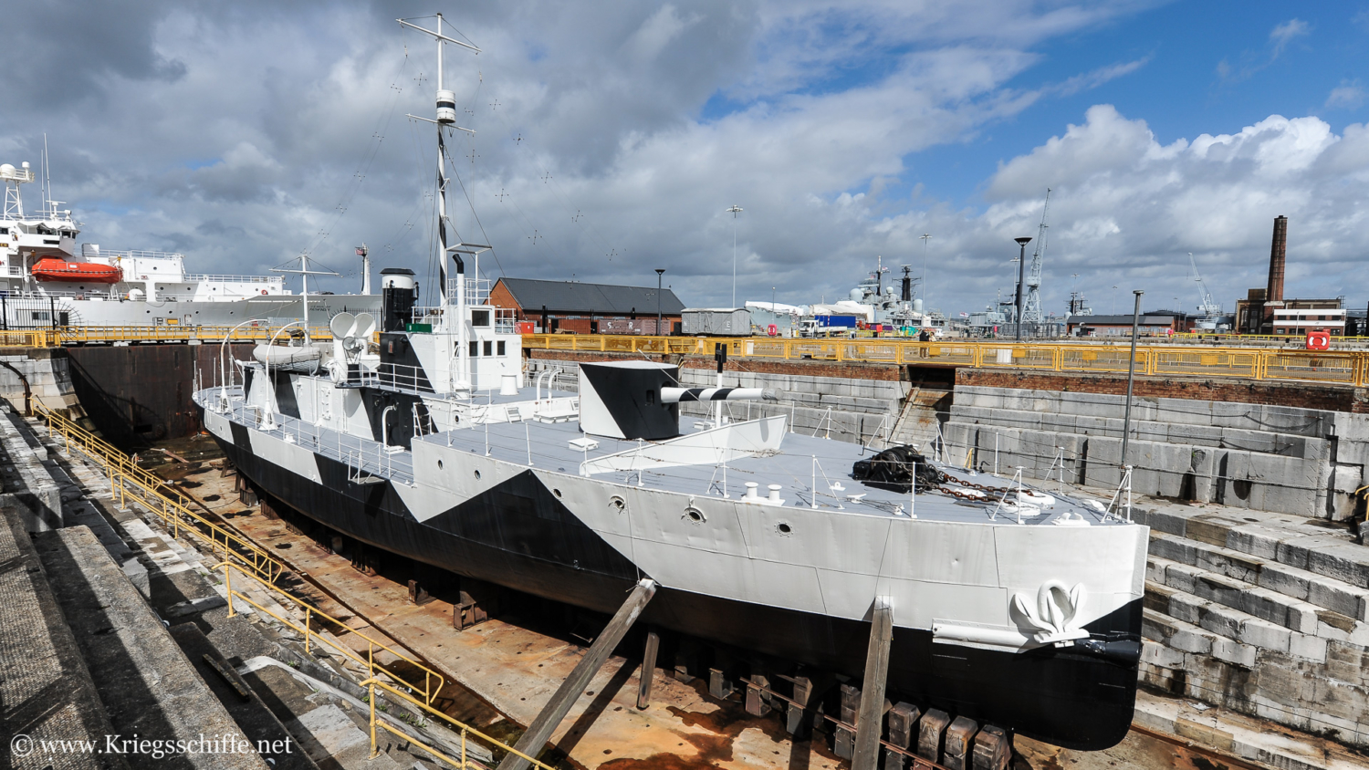 Monitor HMS ‚M33‘