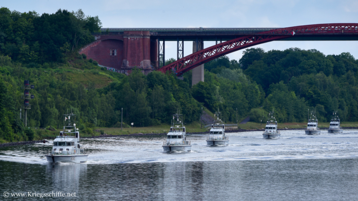 Juni 2022, sechs Boote der PP ‚Archer‘ Klasse im Nord-Ostsee-Kanal