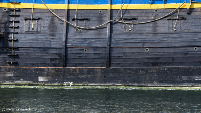 Mai 2023, Ostindienfahrer ‚Götheborg‘ in Kiel – Geschützpforten