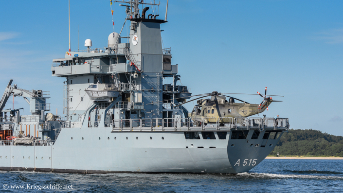 Juni 2018, A 515 ‚Main‘ in Kiel, mit Hubschrauber Mk 41 ‚Sea King‘