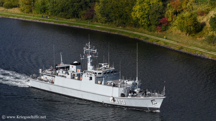 Oktober 2022, M 313 ‚Admiral Cowan‘ im Nord-Ostsee-Kanal bei Kiel
