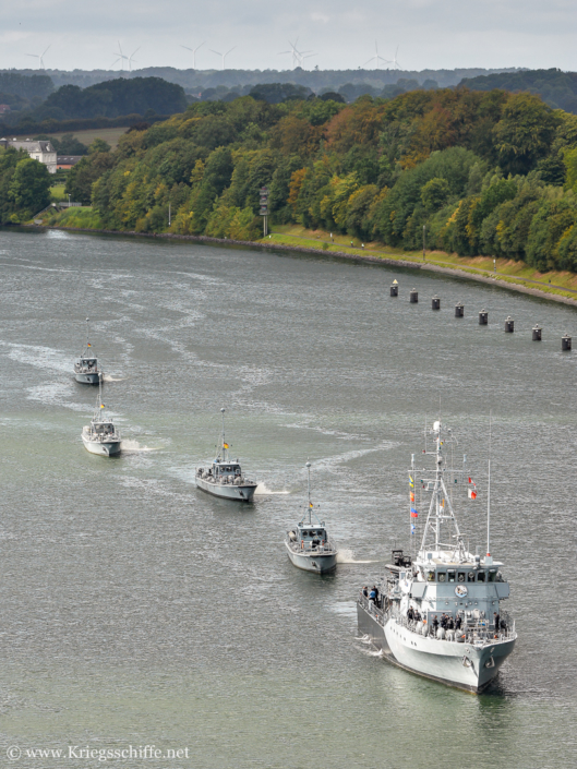 September 2019, ein Minenjäger der ‚Frankenthal‘ Klasse und vier ‚Seehunde‘ im Nord-Ostsee-Kanal