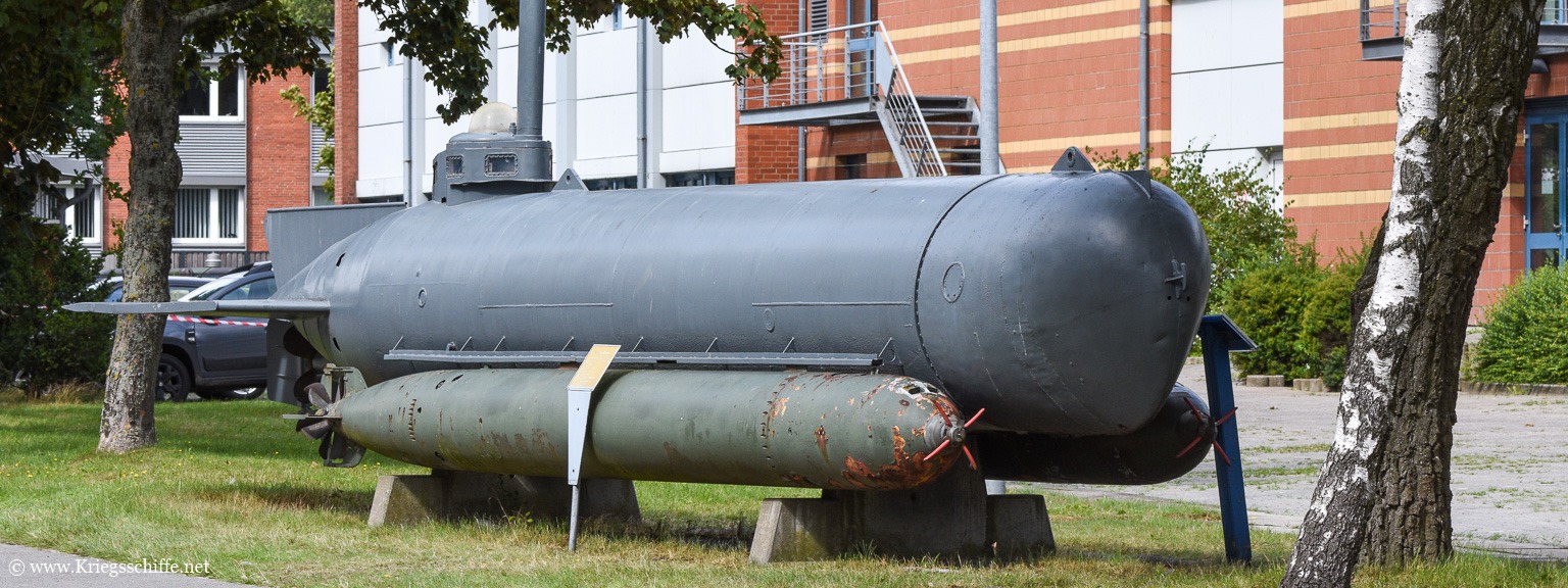 Juli 2023, Kleinst-U-Boot 'Molch' im Marinestützpunkt Eckernförde