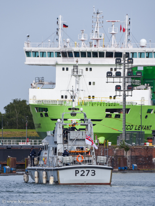 Mai 2025, P 273 ‚Pursuer‘ im Nord-Ostsee-Kanal bei Kiel – Einfahrt in die Schleuse