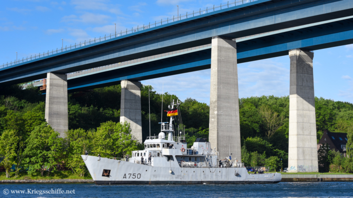 Mai 2022, A 750 ‘Jaguar’ im Nord-Ostsee-Kanal bei Kiel – Holtenauer Hochbrücken