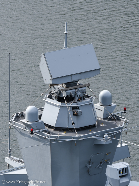Mai 2022, F 262 ‚Erfurt‘ in Kiel – Radar ‚TRS-3D/16‘