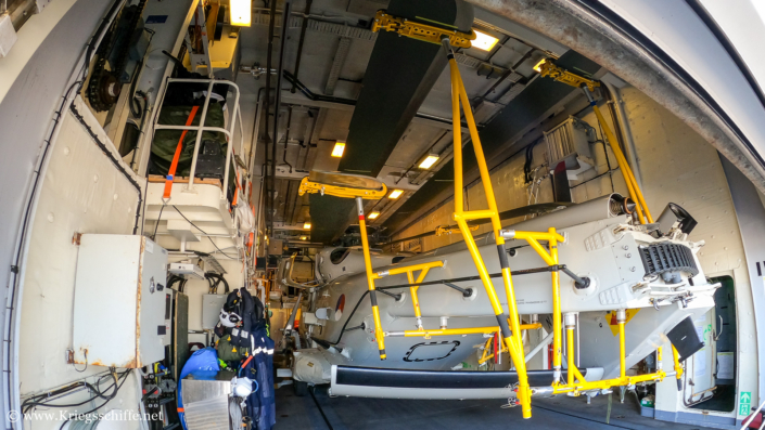 Juni 2023, F 831 ‘Van Amstel’ in Kiel – Hubschrauber NH90 im Hangar