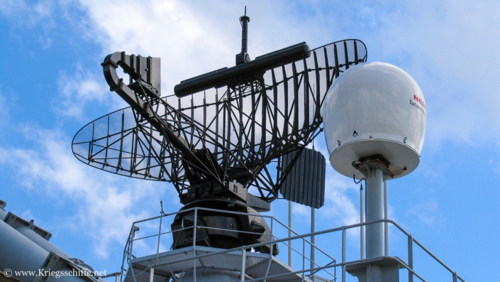 Juni 2004, F 833 ‘van Nes’ in Kiel – Radar LW-08