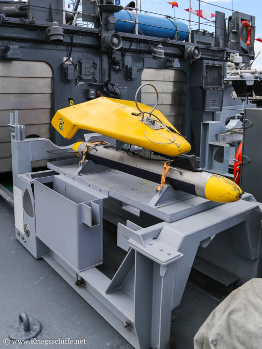 Juni 2014, M 313 ‚Admiral Cowan‘ in Kiel – Klein Marine Systems ‚System 5000‘ side scan sonar