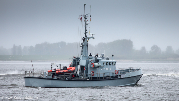Mai 2010, MHV 904 ‚Lyø‘ auf der Elbe