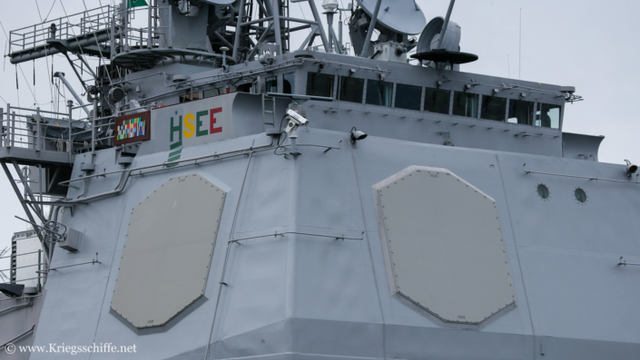 Juni 2006, C 72 ‚Vella Gulf‘ in Kiel – Brücke mit Radar SPY-1B(V)